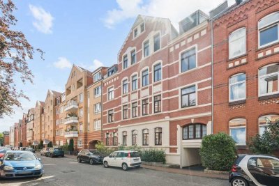 Charmanter Altbauflair trifft modernen Wohnkomfort – Stilvolle 3-Zimmer-Wohnung mit Balkon in Han...