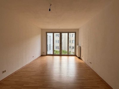 Helle Wohnung mit französischem Balkon im schönen Karow!