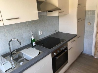 2-Raum-Wohnung mit Balkon und Einbauküche in Rheinnähe