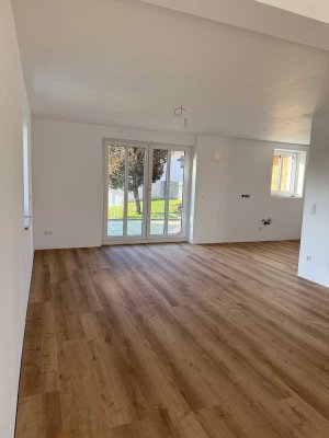 Helle 5-Zimmer Wohnung mit großer Terrasse, Erstbezug nach Kernsanierung
