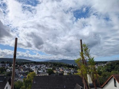 Großzügige 4 ZKB Wohnung mit traumhaftem Ausblick zum 01.12.2025