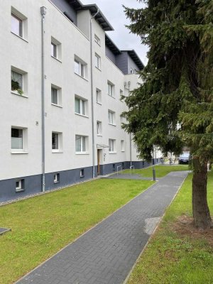 renov. 3-Zi Wohnung, WG geeignet, EBK, befristet bis zum 31.08.2026, Balkon, Blick ins Grüne, ruhig,