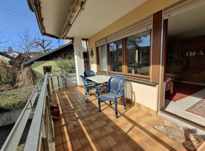 Lichtdurchflutete 3-Zimmerwohnung mit großem Balkon, Einbauküche und Stellplatz