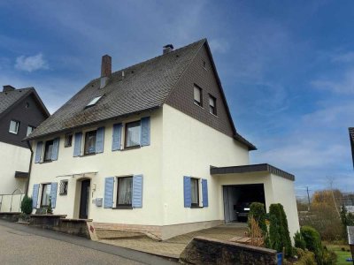 Freistehende, attraktives 2-Familien-Haus mit großer Garage