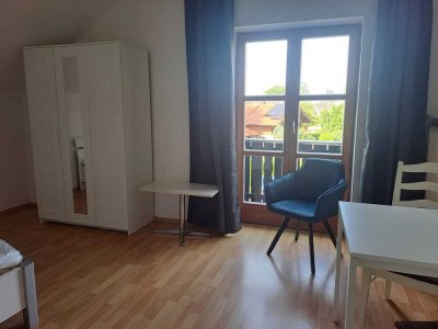 Stilvolles, saniertes 1-Raum-DG-Apartment mit Balkon