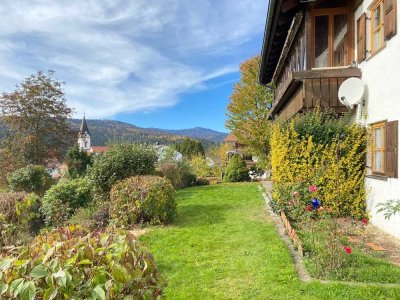 RESERVIERT! - 244 m2 Landhaus m. Einliegerwhg., Ausblick u. ca. 950 m2 Traumgrundstück b. Zwiesel/Ba