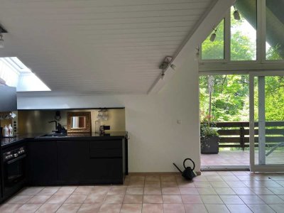 Stilvolle 2-Zimmer-Dachgeschosswohnung mit EBK in Grünwald