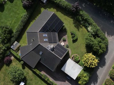 Junges grosszügiges Architektenhaus auf herrlichem uneinsehbaren Grundstück ,2 Wohneinheiten möglich