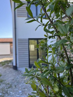 lichtdurchfluteter Neubau - sonnenverwöhnte Doppelhaushälfte mit Bergblick - provisionsfrei
