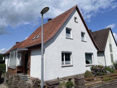 Einfamilienhaus mit Doppelgarage und großem Grundstück in Grebenstein-Udenhausen