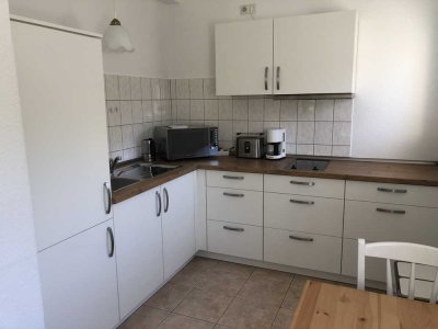Eine mit Aufzug ausgestattete barrierefreie behindertengerechte Service Wohnung für Senioren