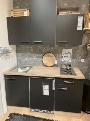 Geschmackvolle Wohnung mit einem Zimmer sowie Balkon und EBK in Ludwigshafen