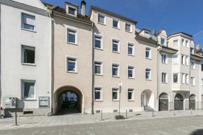 Wohnen im Altbau anno 1900
Mitten im Zentrum - Frei zum 01.01.2026