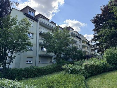 Nachmieter für renovierte, großzügig geschnittene 2-Dachgeschosswohnung  in ruhiger Lage gesucht!