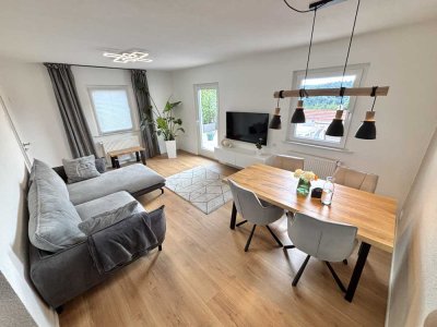 Helle und moderne Doppelhaushälfte in Altensteig mit Aussicht! Inkl. EBK, Garage und eigenem Garten