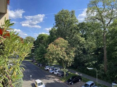 Neuss - großzügige 4 Zimmerwohnung mit Sonnenbalkon direkt am Stadtgarten! Provisionsfrei!