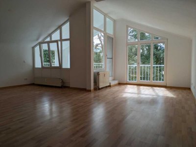 Helle Maisonette mit Südwest-Loggia und Gartenblick – bezugsfrei in Kladow