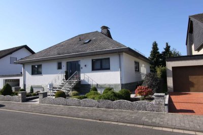 Friedberg: Traumhaftes Einfamilienhaus mit großem Garten & Einliegerwohnung