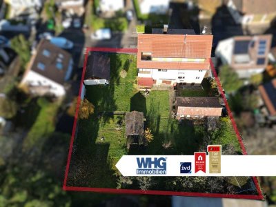 Dreifamilienhaus mit Garagen und großem Grundstück zur Bebauung