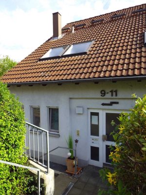 Charmante Etagenwohnung mit Balkon und ausgebautem Dachboden