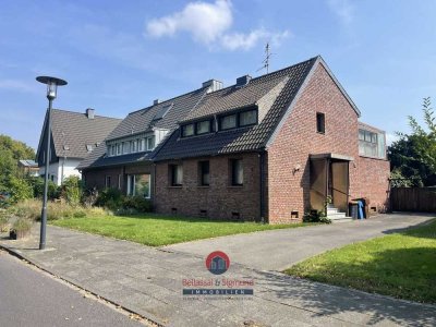 KREFELD - MOYLANDSTRASSE - FEINE WOHNGEGEND - DOPPELHAUSHÄLFTE UND BAUGRUNDSTÜCK IN ZWEITER REIHE