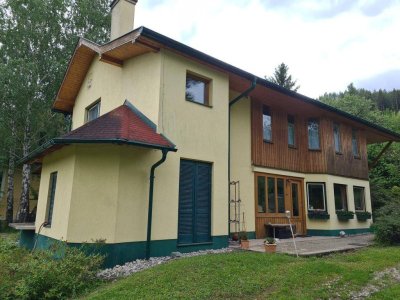 Idyllisch in einem Haus am Waldesrand leben -&gt; Abseits von Stress &amp; Hektik