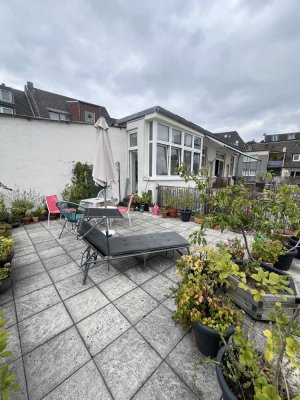 Provisionsfrei: Außergewöhnliche 2-Zimmer-Wohnung mit Dachterrasse in zentraler Lage