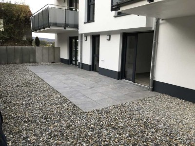 Freundliche und neuwertige 3-Zimmer-Erdgeschosswohnung mit geh. Innenausstattung mit Balkon und EBK