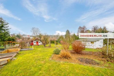 IMMOBERLIN.DE - Traumhaftes Wassergrundstück mit attraktivem Einfamilienhaus & Nebengebäuden