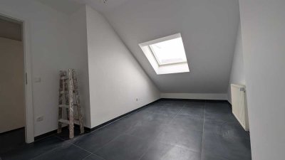 Moderne, geräumige Dachgeschosswohnung in Toplage