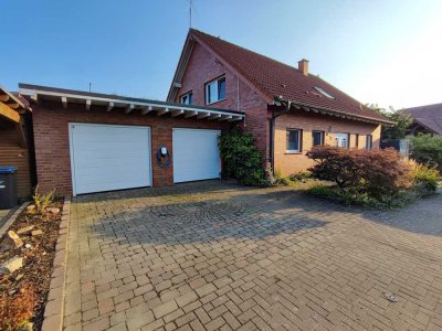 Von privat: Grosszügiges und energetisch autarkes Einfamilienhaus mit optionaler ELW