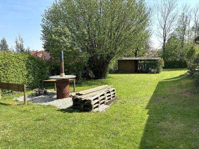 Bei Freising - Großes Grundstück mit viel Potential und renovierungsbedürftiger DHH