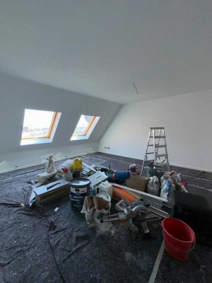 Sanierte Dachgeschosswohnung zeitnah zu vermieten