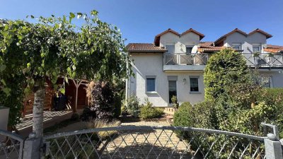 Top ausgestattete 5-Zimmer Doppelhaushälfte mit tollem Garten, Einbauküche, Carport und Stellplatz