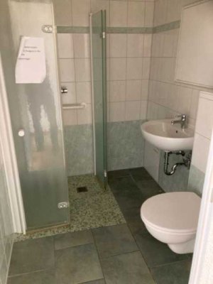 3 Zimmer mit Balkon, ebenerdiger Dusche und Aufzug!