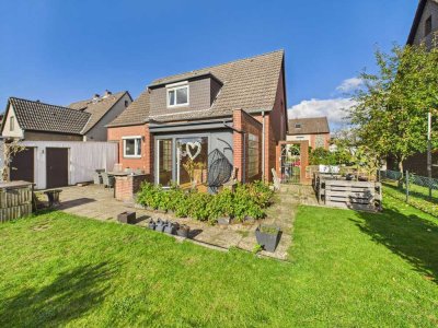 Charmantes Einfamilienhaus mit Wintergarten und großem Garten