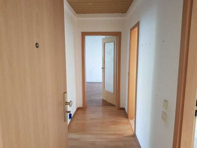 frisch renovierte 3-R.-Whg. für die kleine Familie ab sofort zu vermieten