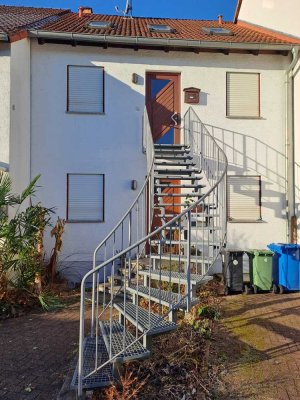 Zweifamilienhaus mit Garten und vier Stellplätzen – Ideal für Familien oder als Kapitalanlage