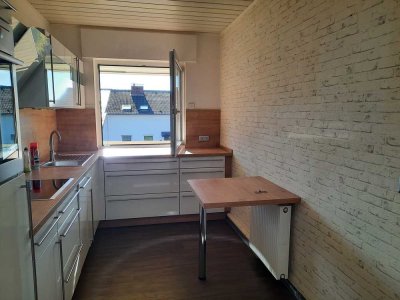 Modernisierte 3-Zimmer-Wohnung mit Balkon in 2 Familienhaus