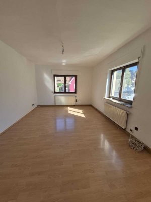 Zentral Wohnen in Schwabach ! 3-Zimmer-Wohnung mit Einbauküche sucht nette Mieter