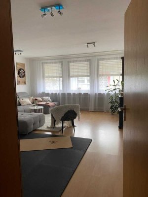Schöne, helle und großzügige 3-Zimmerwohnung mit Küche, Balkon und Garage