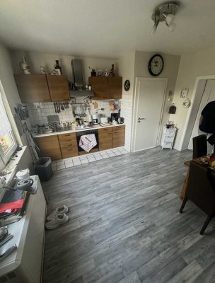 Stilvolle, vollständig renovierte 2,5-Zimmer-Wohnung mit Einbauküche in Düsseldorf