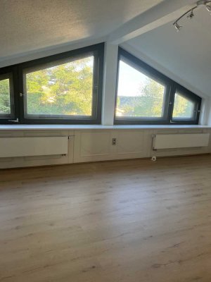 Helle Dachgeschosswohnung mit 88m² und Panoramablick über Fürnsal