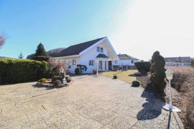 Sofort wohlfühlen: 5-Zi.-EFH mit großem Grundstück, Smart-Home und Doppelgarage in Albstadt