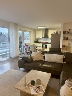 Moderne 3,5-Zimmer-Dachgeschosswohnung mit großer Wohnküche und Balkon in zentraler Lage von Neuss