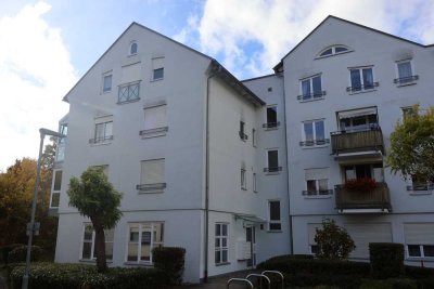 Freundliche, lichtdurchflutete DG-Wohnung mit großzügigen, giebelhohen Räumen in Vaihingen/Enz