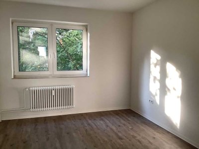 Frisch saniert: 2-Zimmer Wohnung mit Durchgangszimmer bereit für den Erstbezug
