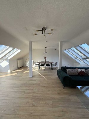 Großzügige 3-Zimmer-Dachgeschosswohnung mit vielen Extras & Stellplatz in Lustheide