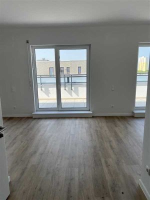 3 Zimmer, innenliegendes Bad mit Badewanne, Wohnküche, Gäste-WC mit Dusche und Dachterrasse