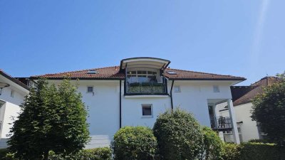 Wochinger Spitz / Wartberghöhe - Stilvolle, ruhige 2,5-Zimmer Atelierwohnung mit Küche & Westloggia